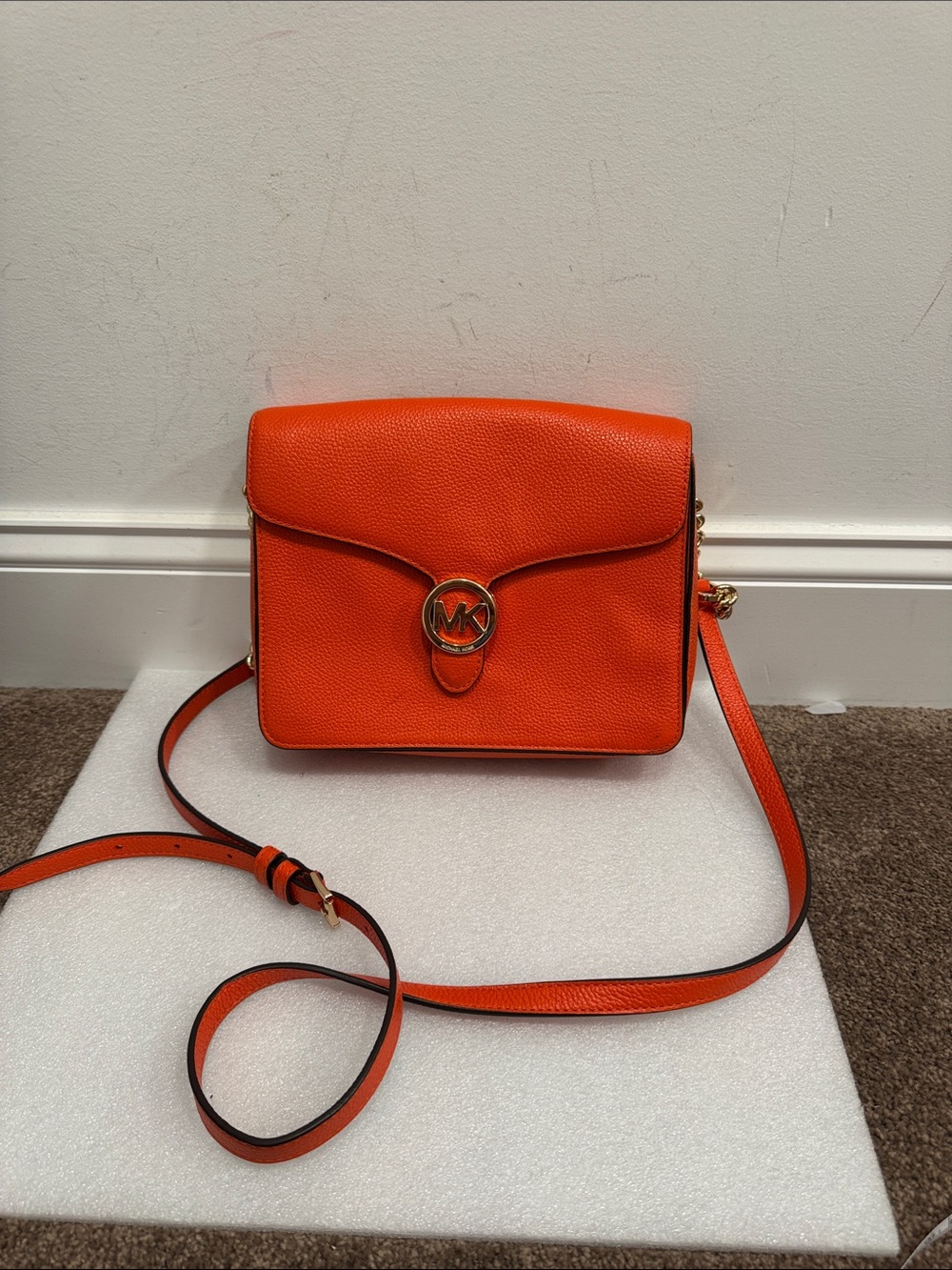 Michael Kors Vanna Medium Pebbled Leather Crossbody Bag purse